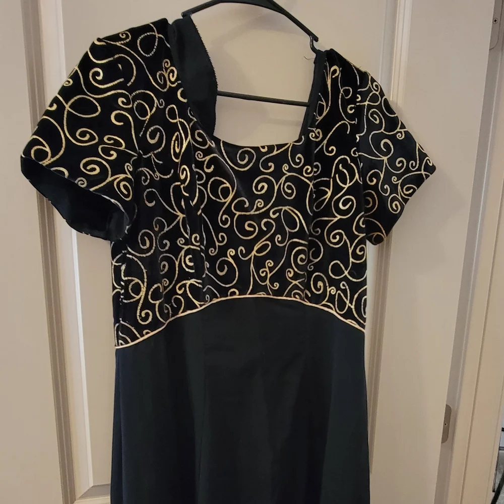 Southeastern Performance dress - Picture 1 of 4